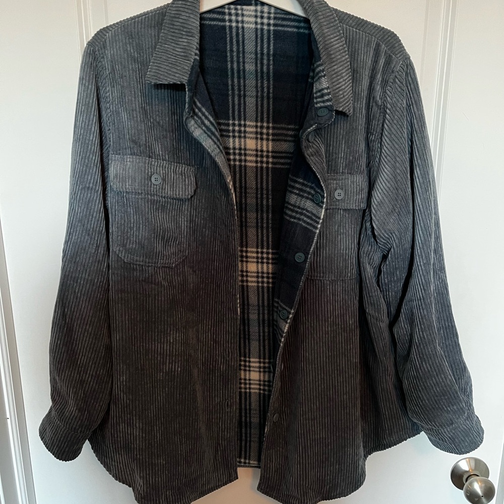 Reversible Corduroy/fleece shacket. XL